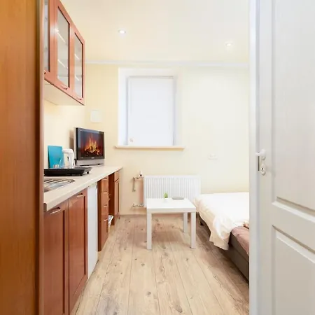 Apartment Compact 15min From Old